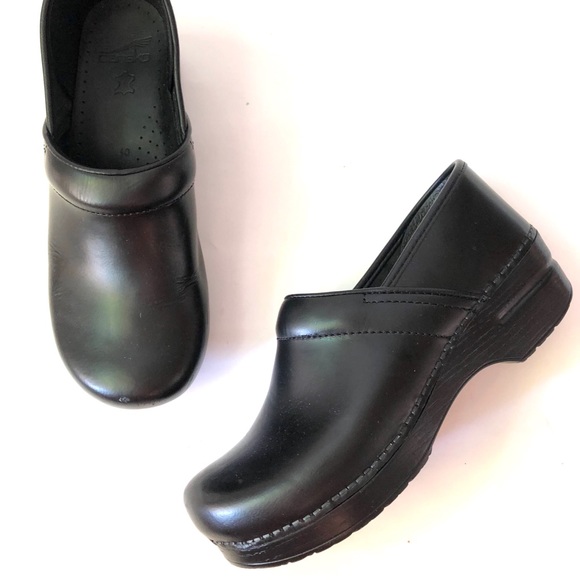 dansko black clogs